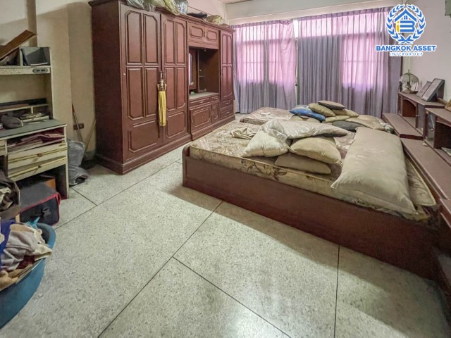 *****อาคารพาณิชย์สองย่านกรุงเทพฯ อาคารพาณิชย์ ซอยเพชรเกษม65/1 เนื้อที่กว้าง 17 ตร.ว. ฟังก์ชัน 3 ห้องนอน 3 ห้องน้ำ ที่จอดรถ 1 คัน ตั้งบนทำเลที่อยู่ชุมชน ทำการค้าขายได้ ใกล้ห้างสรรพสินค้า โรบินสันบางแคและบิ๊กซี เพชรเกษม เชื่อมต่อถนนเพชรเกษม